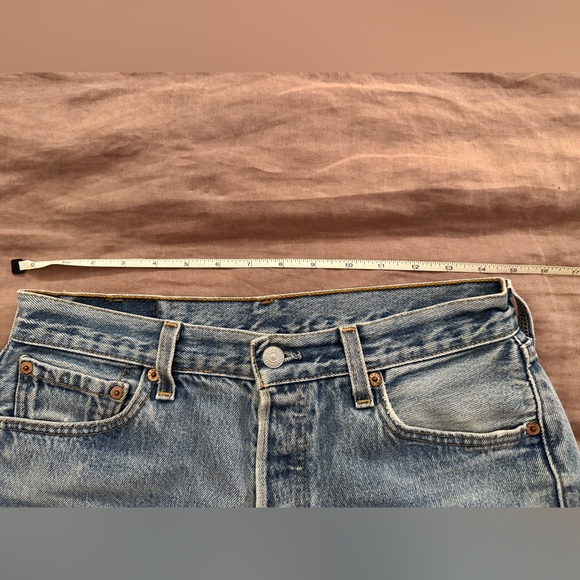 Vintage 501 Levi's Denim Jean Shorts with Distressed Hem size 26/27 - Picture 5 of 7